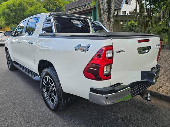 TOYOTA HILUX 2.8 D-4D TURBO DIESEL CD SRX 4X4 AUTOMÁTICO